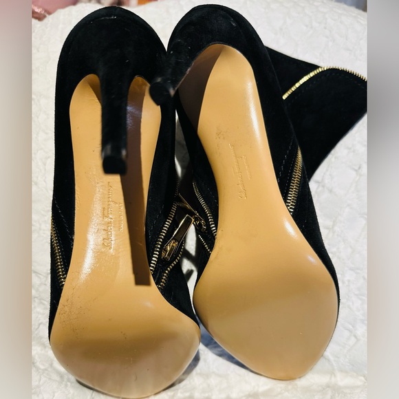 Rare Salvatore Ferragamo Black Suede Zipper Detail Peep Toe Heel Riona Booties. - Picture 4 of 8